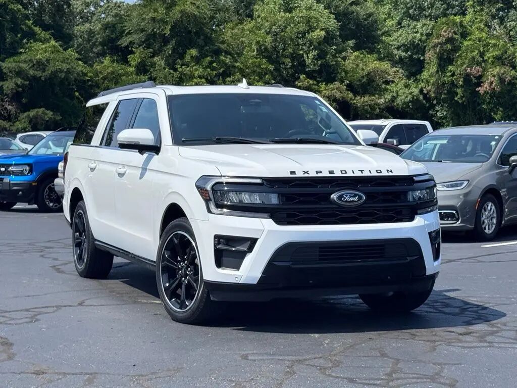 2023 Ford Expedition MAX Limited — photo 1 of 13
