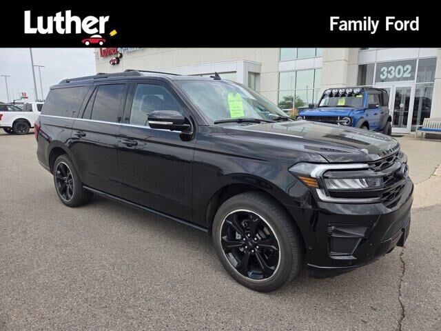 2022 Ford Expedition MAX Limited — photo 1 of 4