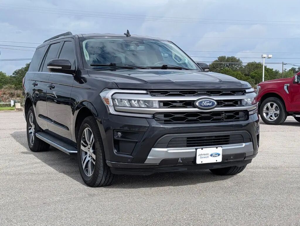 2022 Ford Expedition XLT — photo 1 of 7