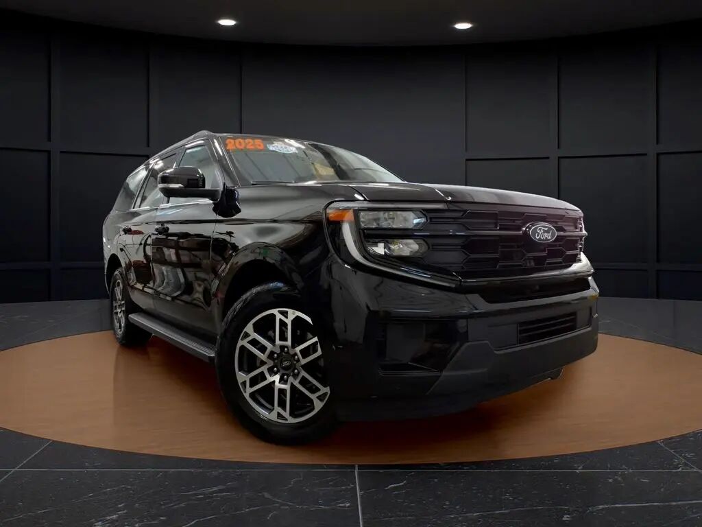 2025 Ford Expedition Active — photo 1 of 13