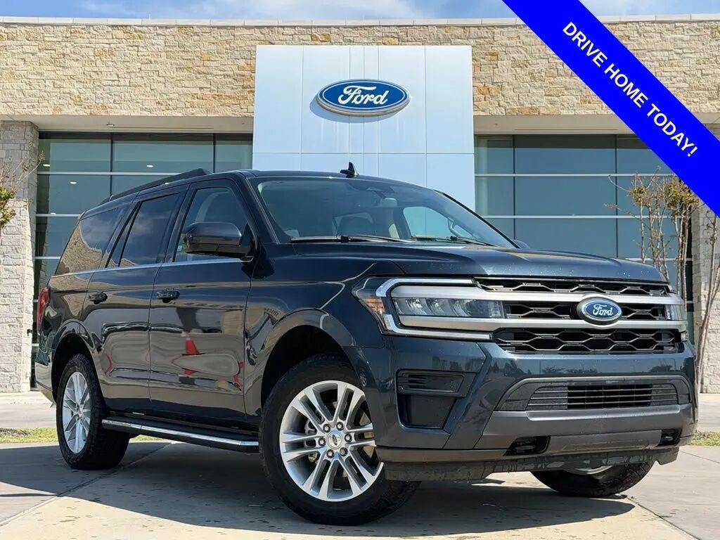 2023 Ford Expedition XLT — photo 1 of 13