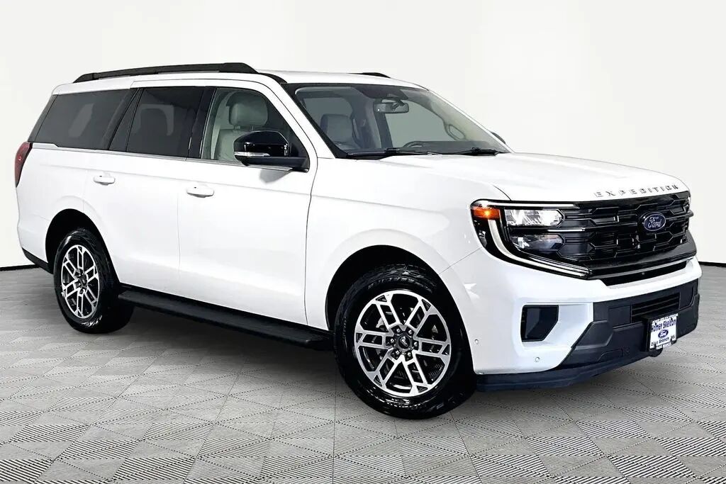 2025 Ford Expedition Active — photo 1 of 13