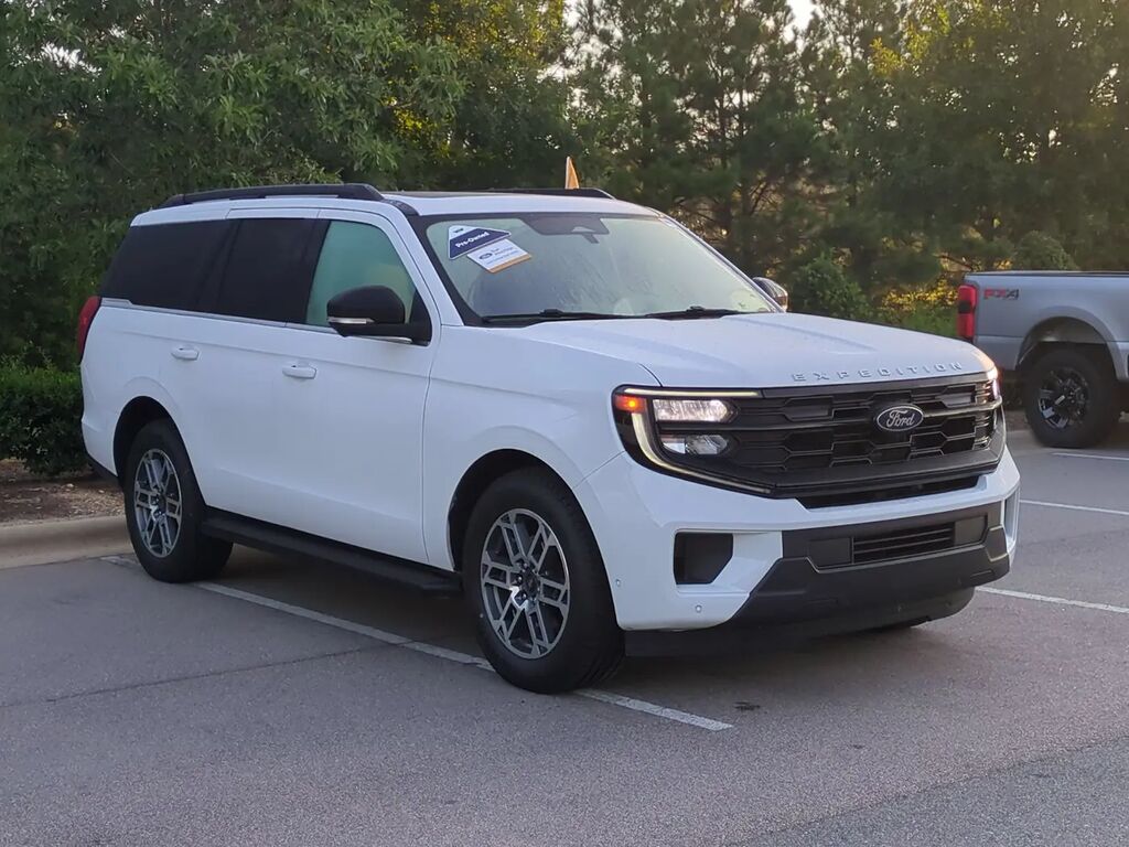 2025 Ford Expedition Active — photo 1 of 13
