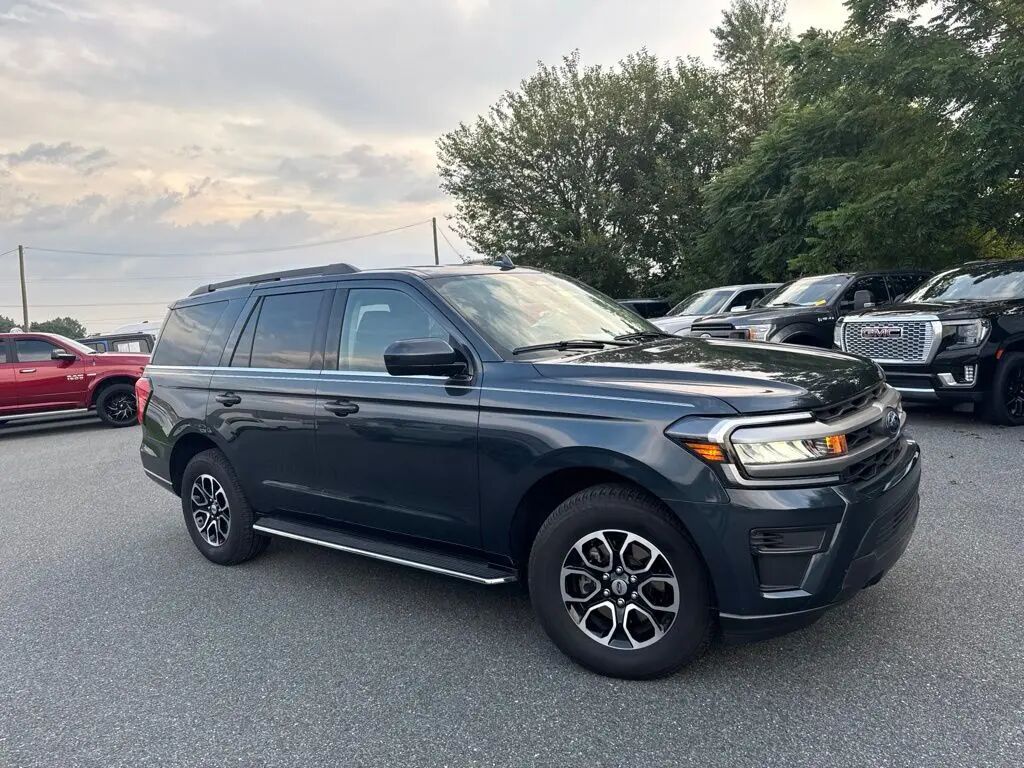 2023 Ford Expedition XLT — photo 1 of 13