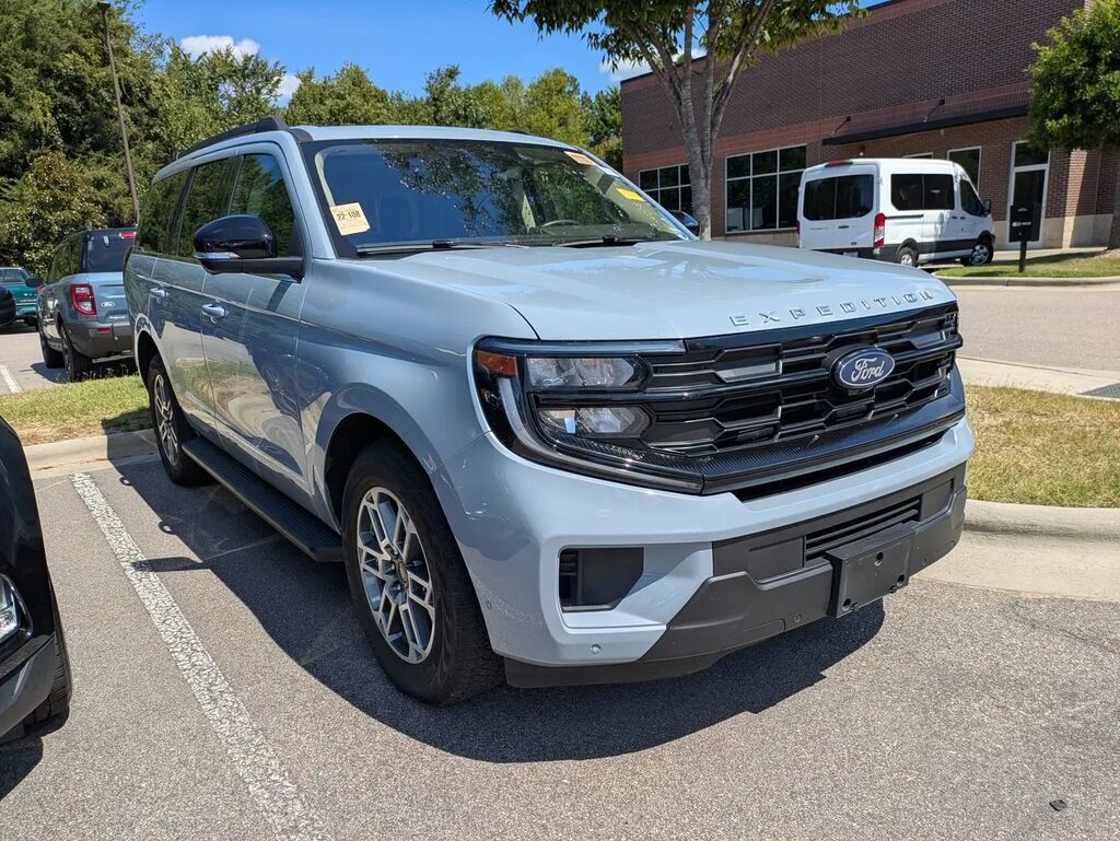 2025 Ford Expedition Active — photo 1 of 4