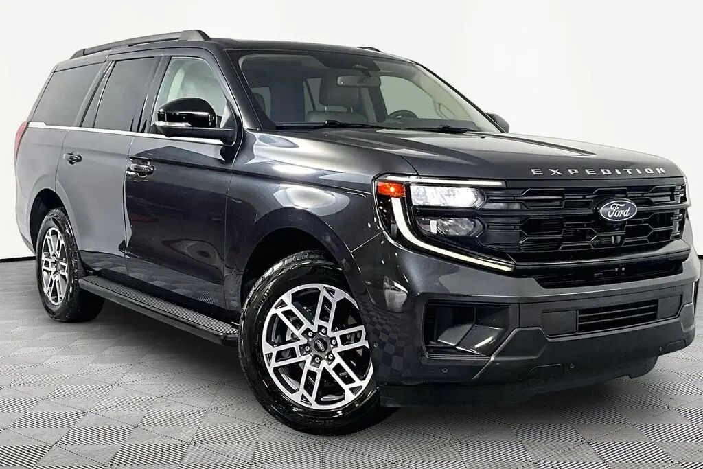 2025 Ford Expedition Active — photo 1 of 13