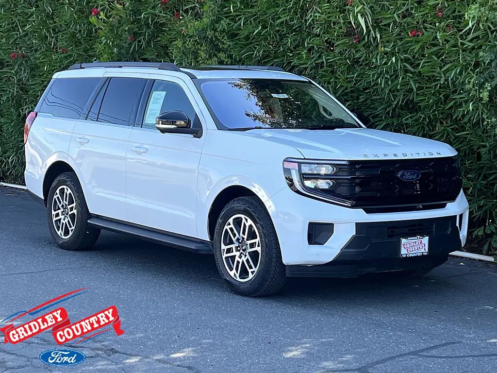 2025 Ford Expedition Active — photo 1 of 13