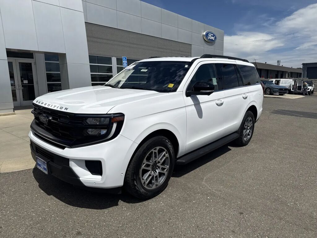 2025 Ford Expedition Active — photo 1 of 13