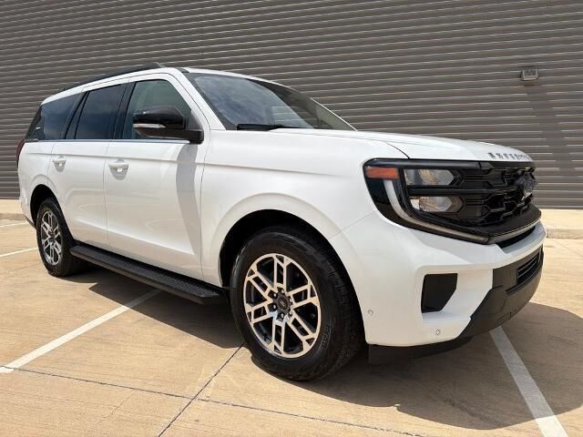 2025 Ford Expedition Active — photo 1 of 13