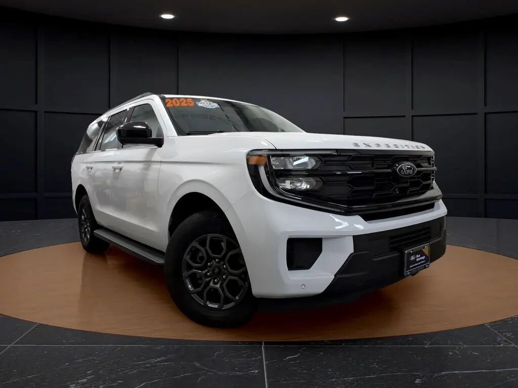 2025 Ford Expedition Active — photo 1 of 13
