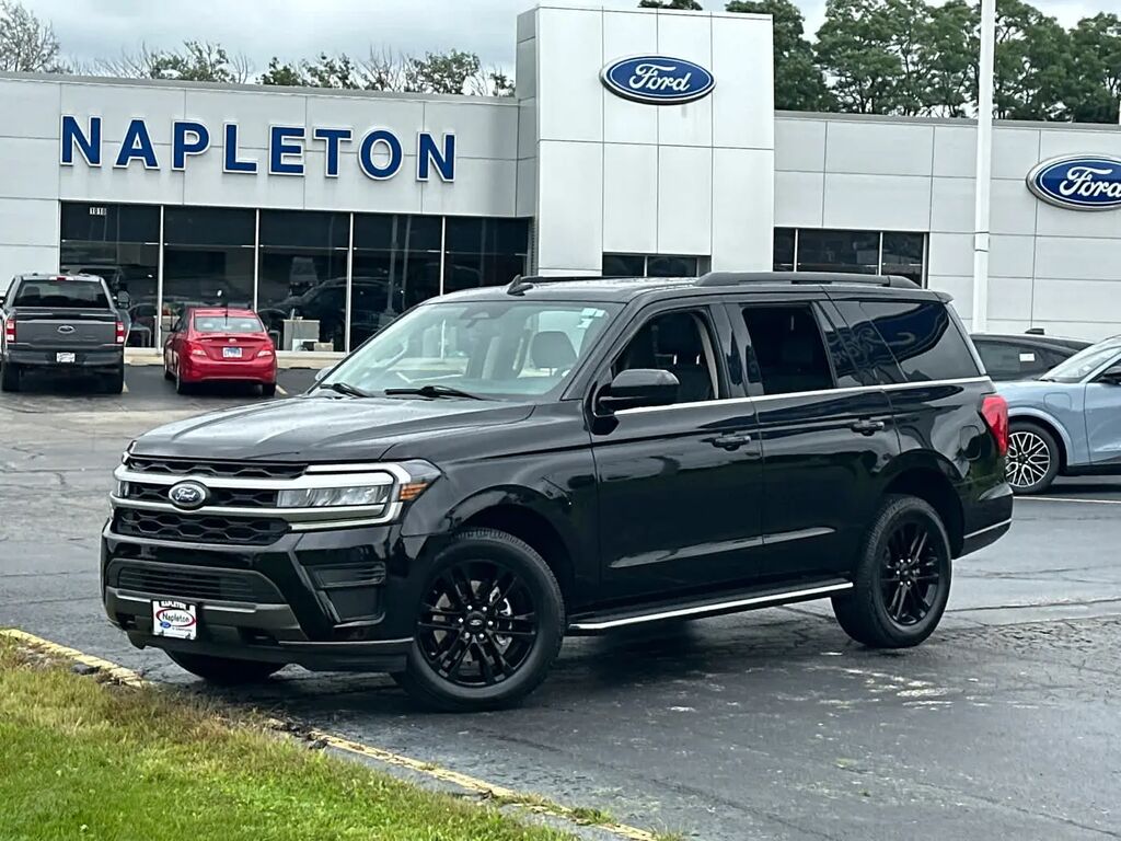 2022 Ford Expedition XLT — photo 1 of 13