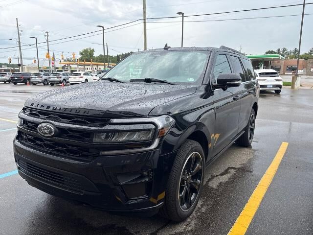 2023 Ford Expedition Limited — photo 1 of 13