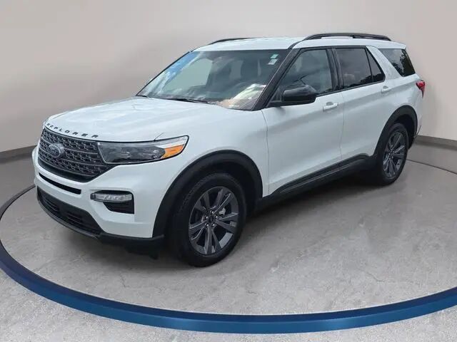 2023 Ford Explorer XLT — photo 1 of 13