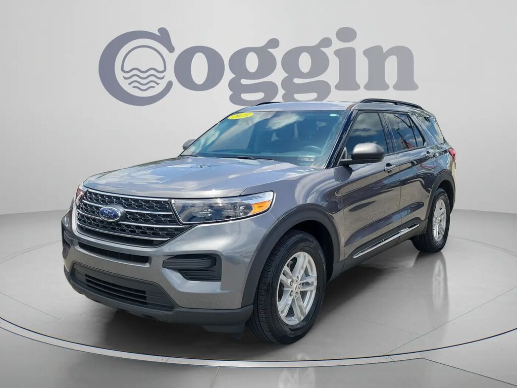 2023 Ford Explorer XLT — photo 1 of 13