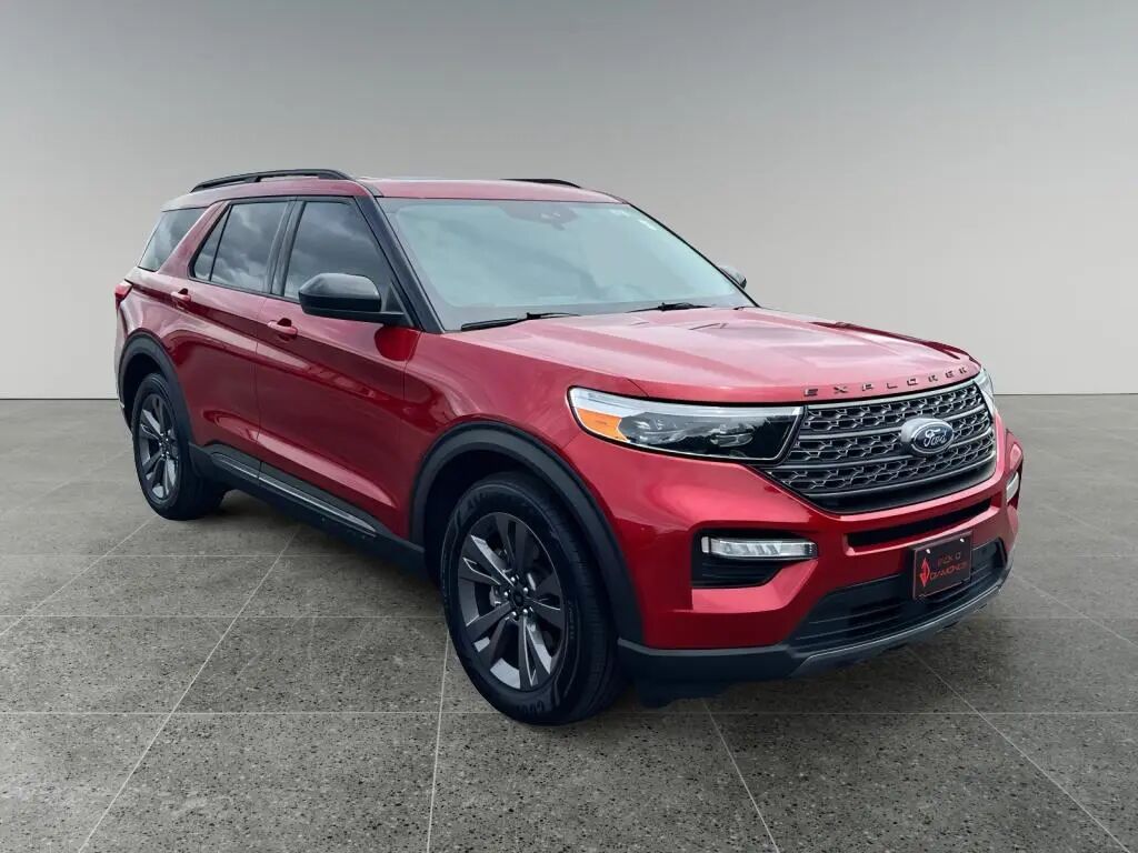 2024 Ford Explorer XLT — photo 1 of 7