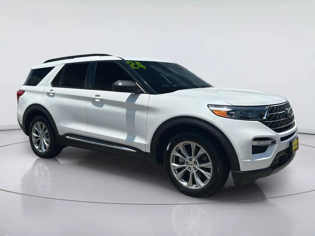 2024 Ford Explorer XLT — photo 1 of 6