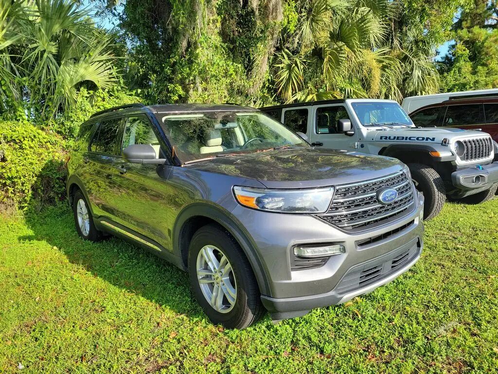 2023 Ford Explorer XLT — photo 1 of 12