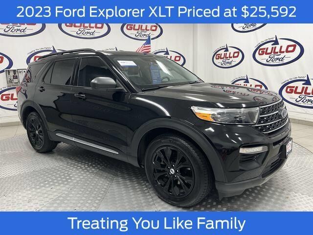 2023 Ford Explorer XLT — photo 1 of 13