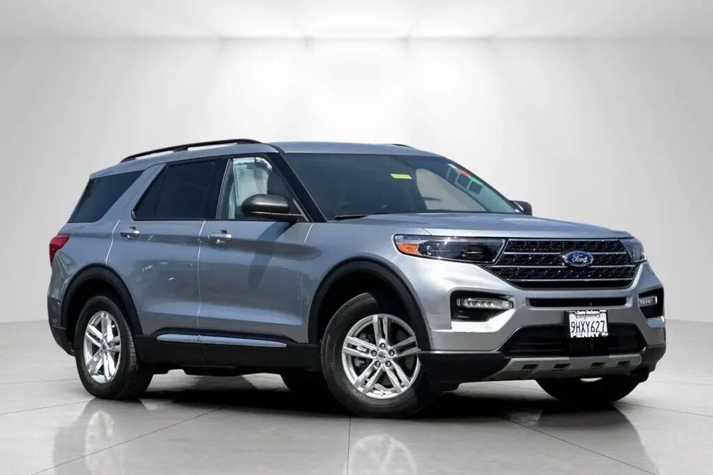 2023 Ford Explorer XLT — photo 1 of 13