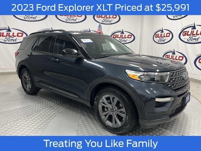 2023 Ford Explorer XLT — photo 1 of 13