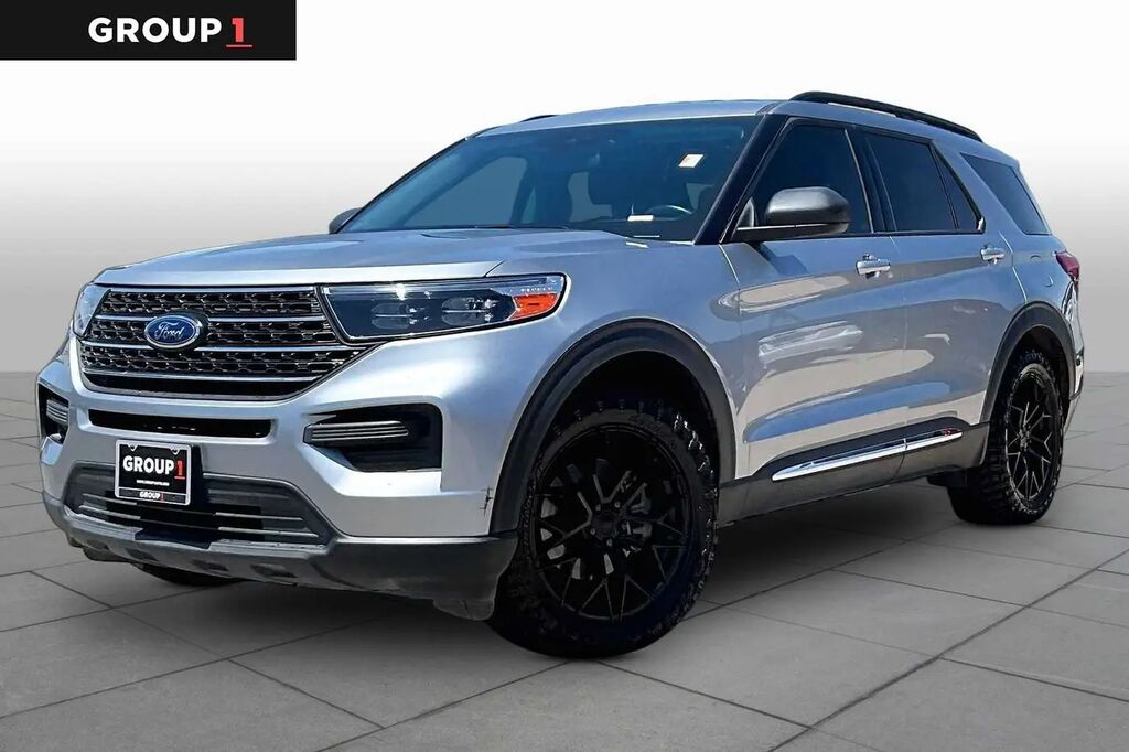 2023 Ford Explorer XLT — photo 1 of 13