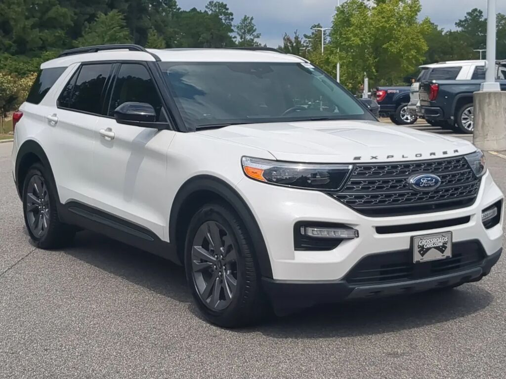 2023 Ford Explorer XLT — photo 1 of 13