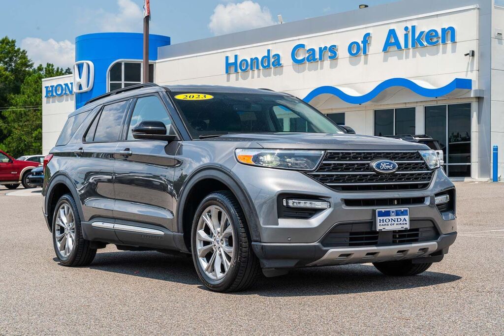 2023 Ford Explorer XLT — photo 1 of 13