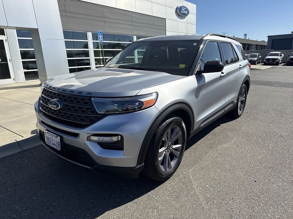 2023 Ford Explorer XLT — photo 1 of 13