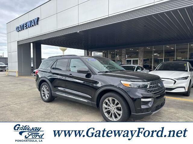 2023 Ford Explorer XLT — photo 1 of 13