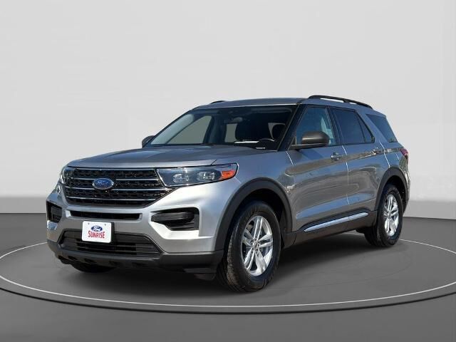 2024 Ford Explorer XLT — photo 1 of 12