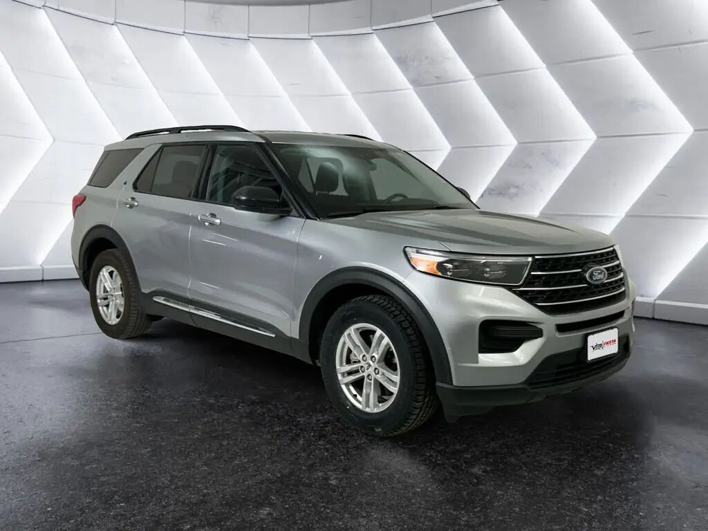 2023 Ford Explorer XLT — photo 1 of 13