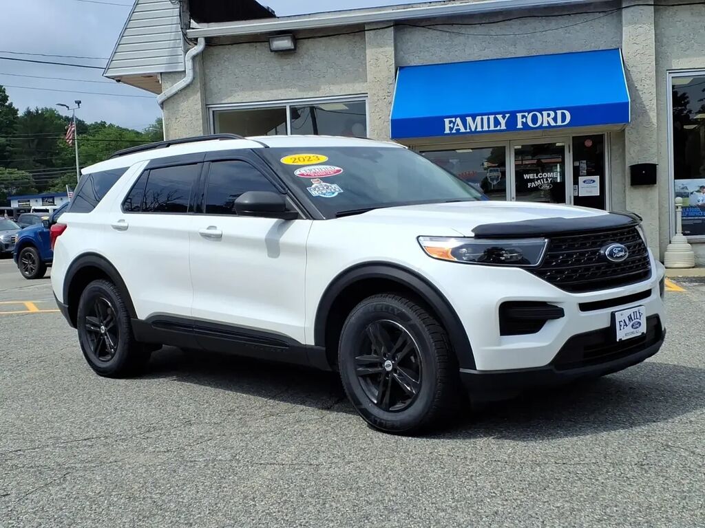 2023 Ford Explorer XLT — photo 1 of 13