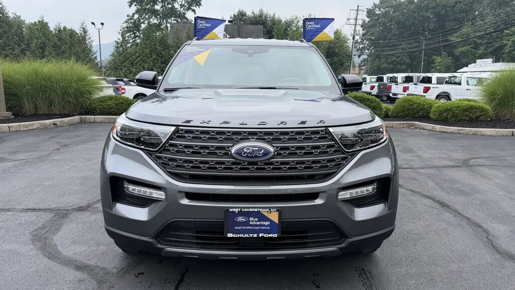 2023 Ford Explorer XLT — photo 1 of 13
