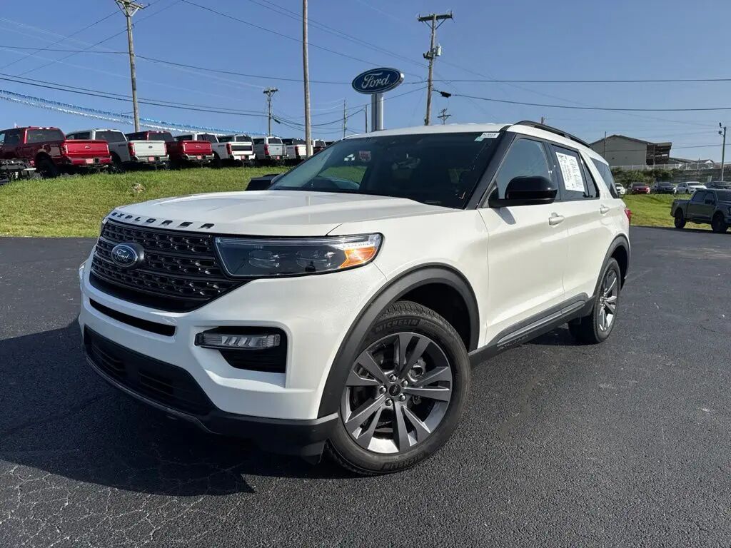 2023 Ford Explorer XLT — photo 1 of 13