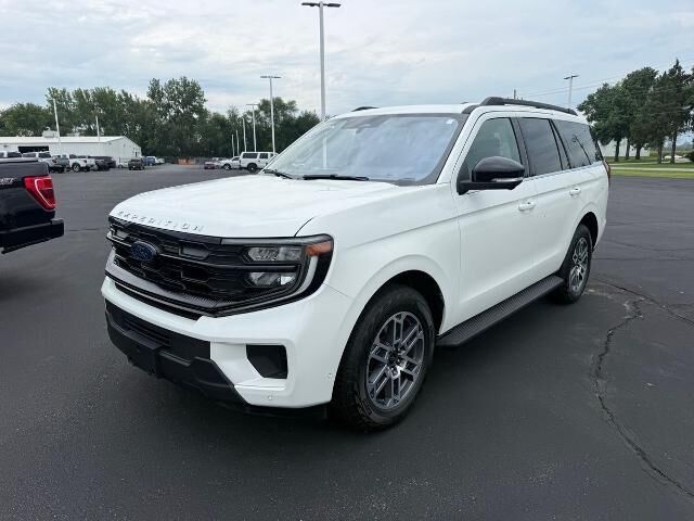 2023 Ford Explorer XLT — photo 1 of 14