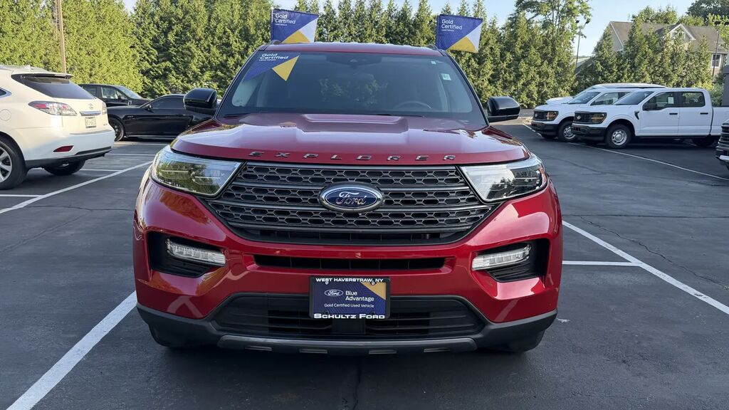 2023 Ford Explorer XLT — photo 1 of 13