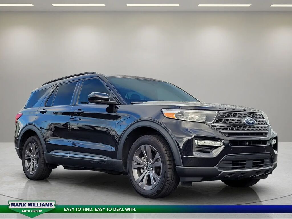 2023 Ford Explorer XLT — photo 1 of 10