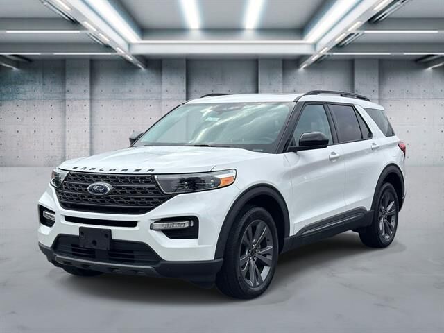 2023 Ford Explorer XLT — photo 1 of 13