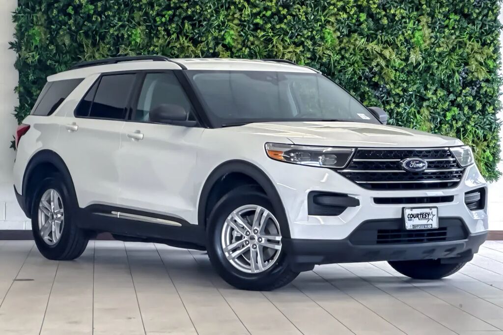 2021 Ford Explorer XLT — photo 1 of 13