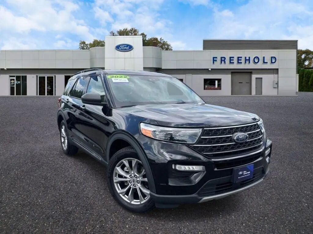 2022 Ford Explorer XLT — photo 1 of 29