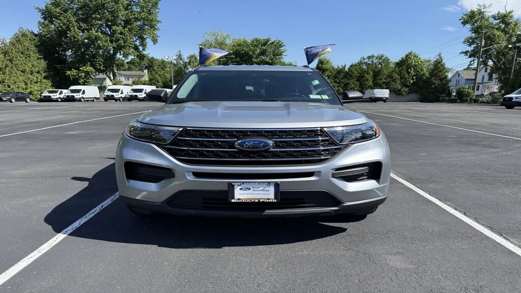 2023 Ford Explorer XLT — photo 1 of 13