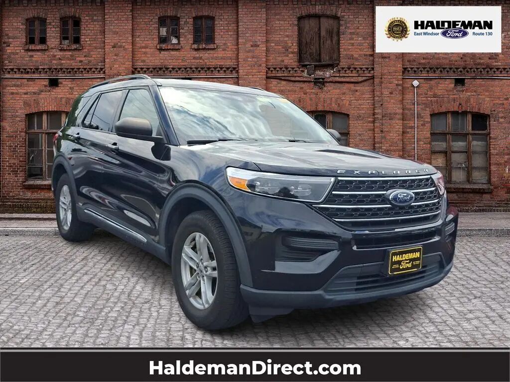 2021 Ford Explorer XLT — photo 1 of 10