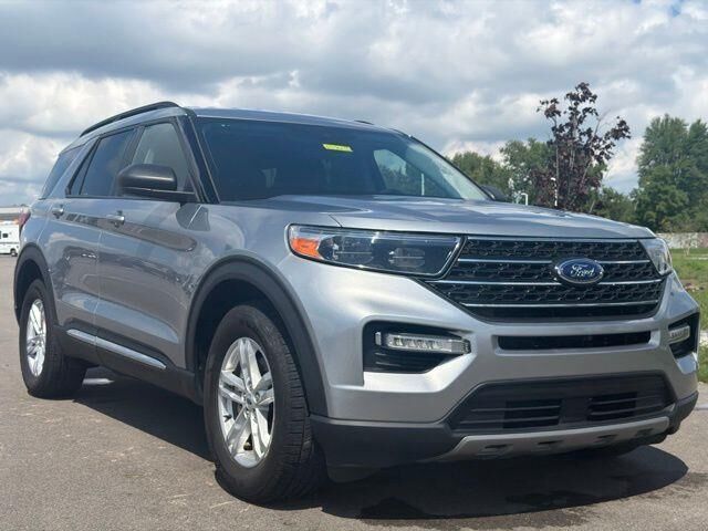 2023 Ford Explorer XLT — photo 1 of 13