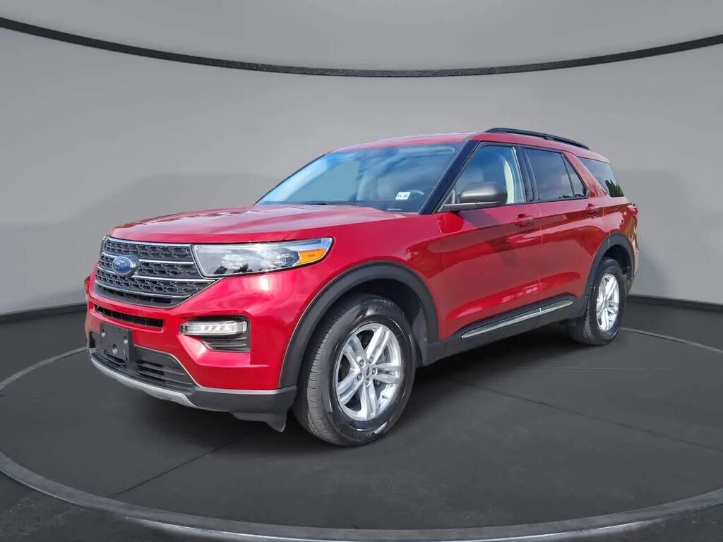 2023 Ford Explorer XLT — photo 1 of 13