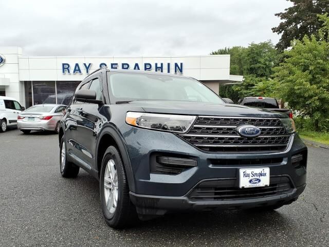 2023 Ford Explorer XLT — photo 1 of 13