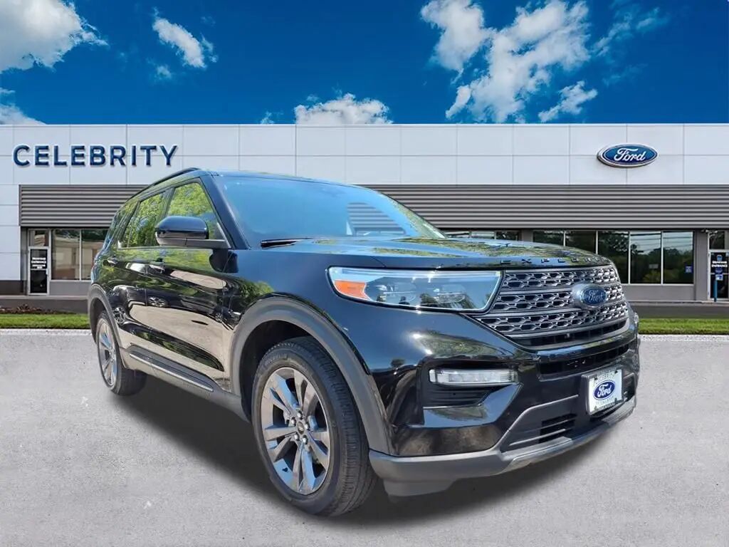 2023 Ford Explorer XLT — photo 1 of 5