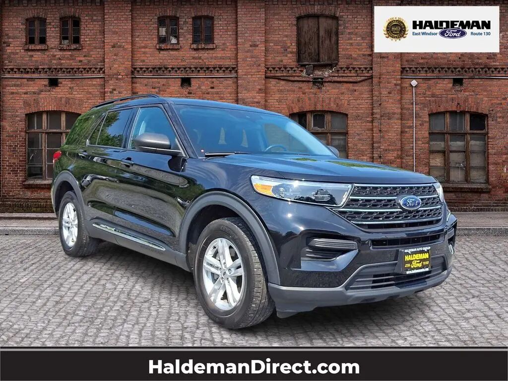 2023 Ford Explorer XLT — photo 1 of 13