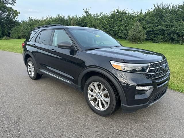 2024 Ford Explorer XLT — photo 1 of 10