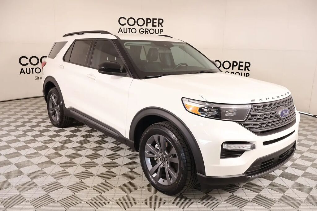 2023 Ford Explorer XLT — photo 1 of 3
