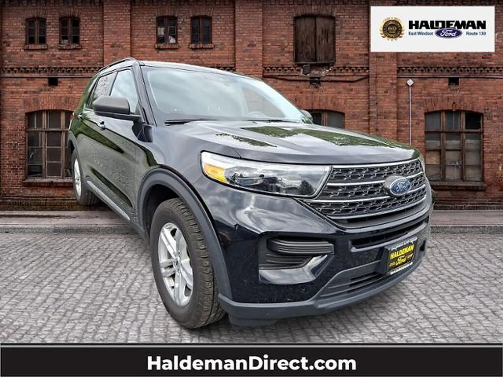 2022 Ford Explorer XLT — photo 1 of 10